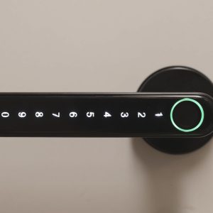 ידית חכמה לדלת עם קוד- לדלתות פנים