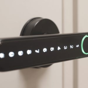 ידית חכמה לדלת עם קוד- לדלתות פנים