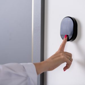 מנעול חכם לדלת